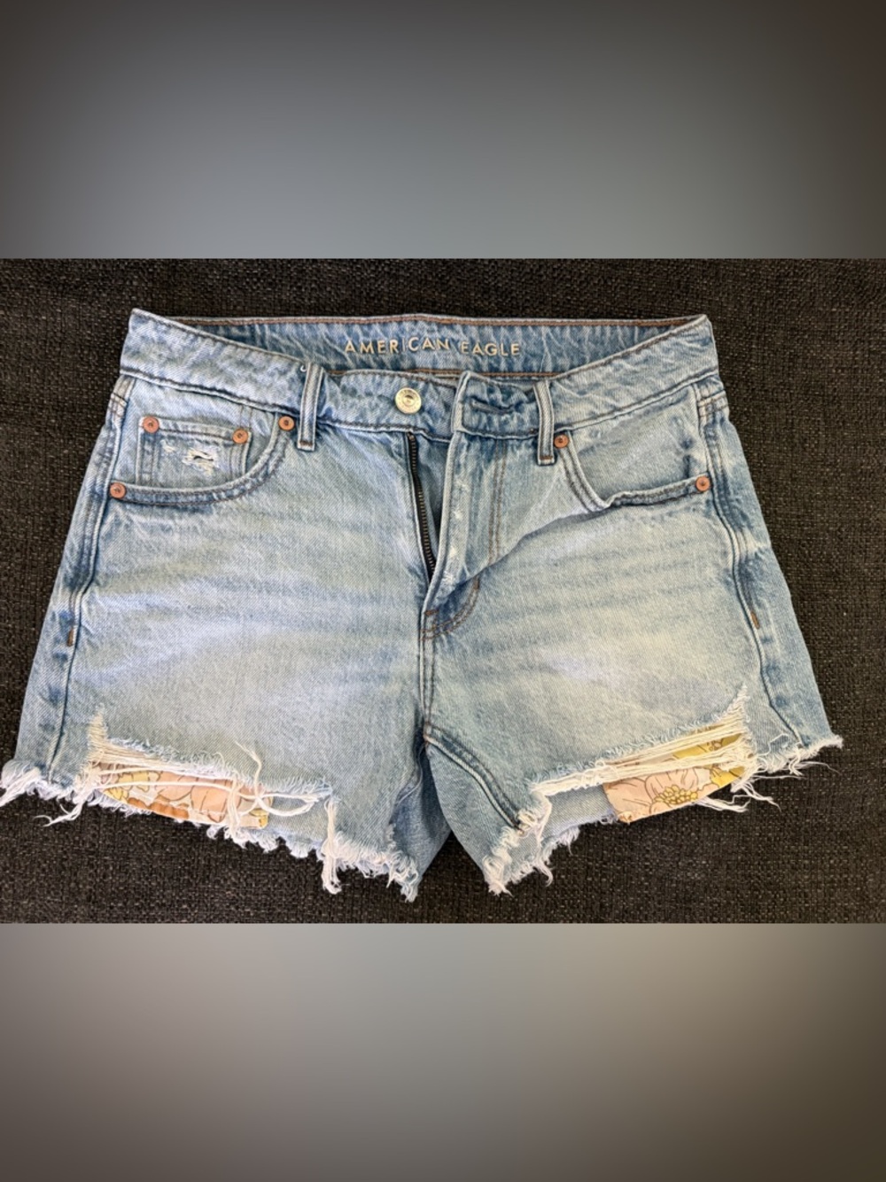 American Eagle Tomgirl Shorts Size 0 Light Wash Distressed Raw Hem